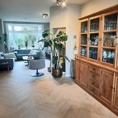 بيت للعطل Zee-en-zo *