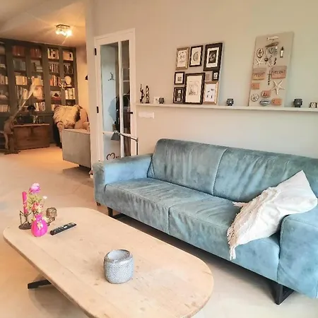 بيت للعطل Zee-en-zo *