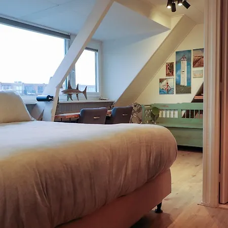 Holiday home Zee-en-zo