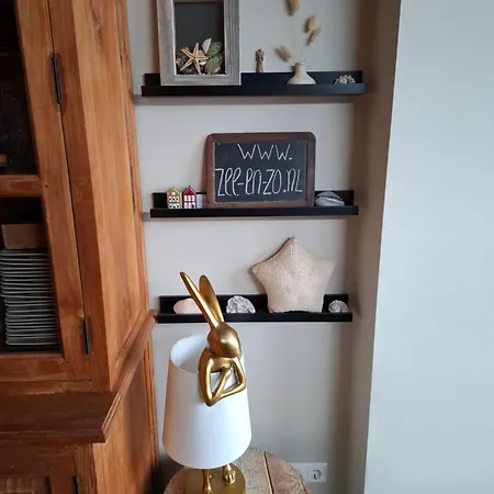 Nyaraló Zee-en-zo *