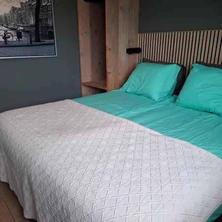 Zee-en-zo Nyaraló *